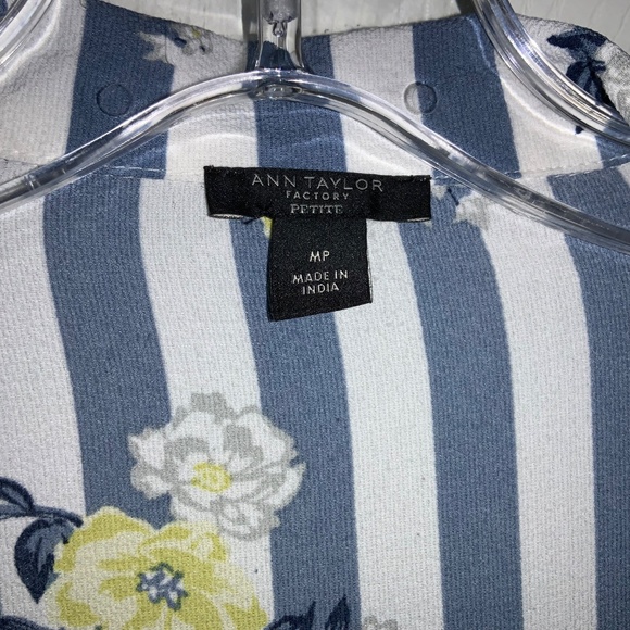 Ann Taylor blue white stripe long sleeve top Sz MP button front tie waist - Picture 4 of 6